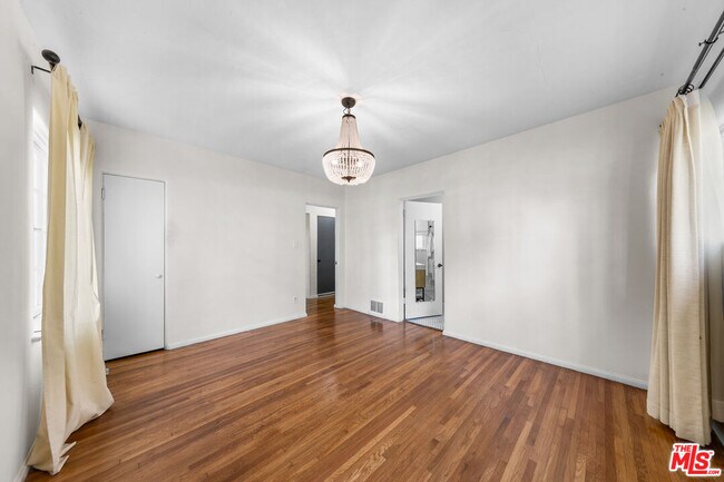 Building Photo - 2615 Canyon Dr