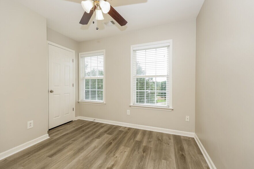 Building Photo - 2214 Cardiff Ln