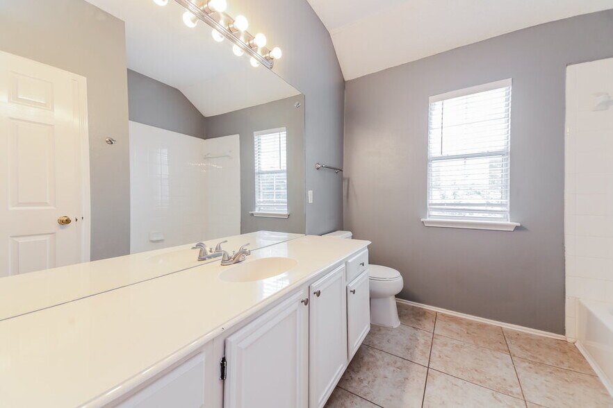Building Photo - 774 Poplar Ct