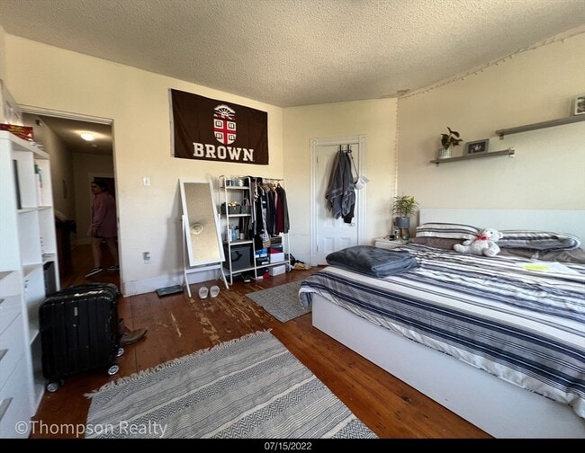 Building Photo - 372 Medford St