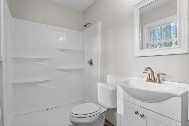 Building Photo - 620 Starling Way