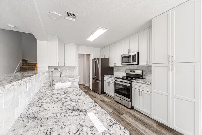 Building Photo - 2723 Piney Lake Ct