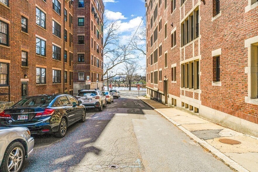 Charles River - 36 Ash St