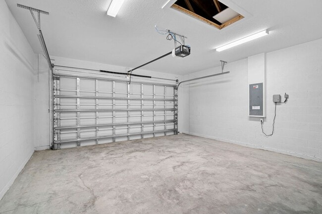 Building Photo - Luxury New construction 3 bedroom 2 baths located in North Port