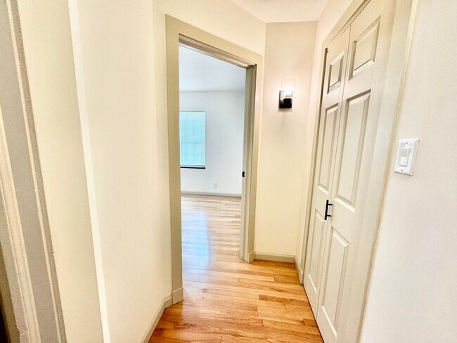 Building Photo - Charming Updated Home in Walkable Westwood