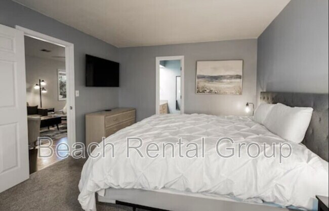 Building Photo - 4109 Pinehurst Cir