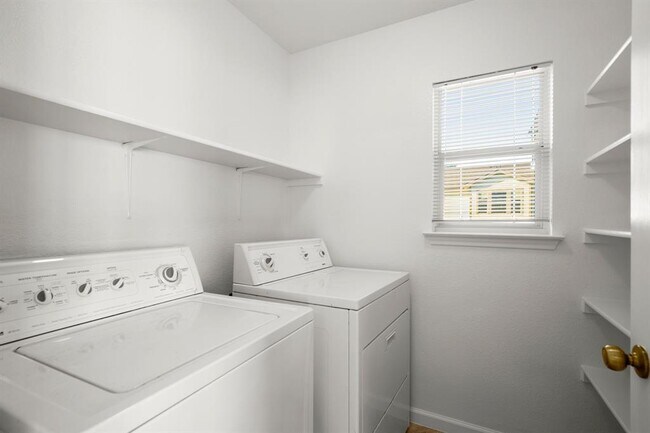 Building Photo - 13017 Lofton Cliff Dr