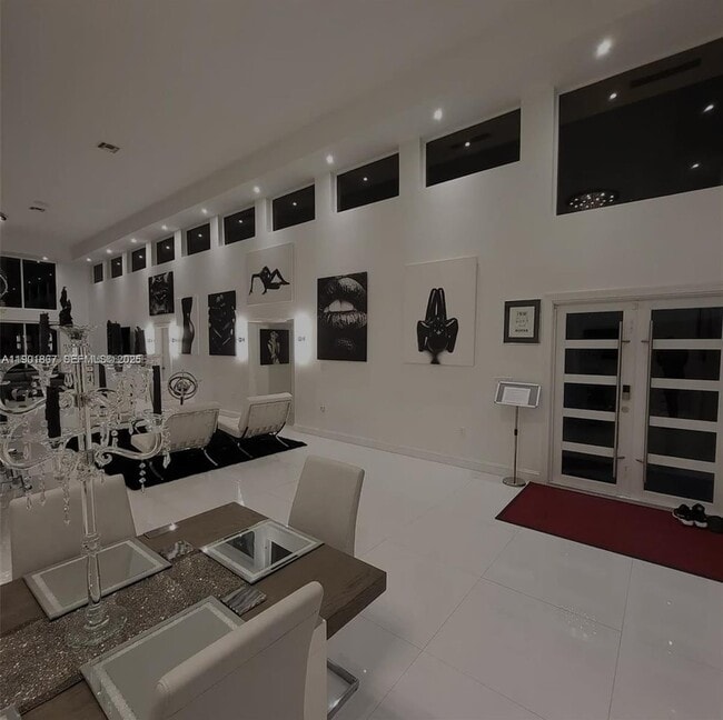 Building Photo - 6003 Umbrella Tree Ln