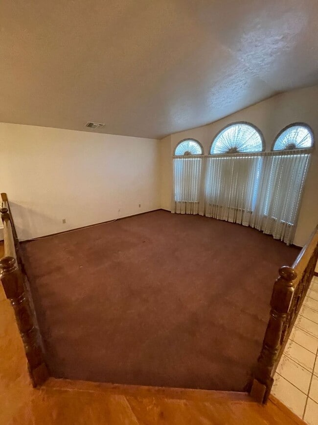 Building Photo - 4 BEDROOM APPLE VALLEY HOME