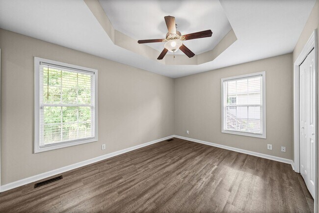 Building Photo - Pet Friendly Three Bedroom!