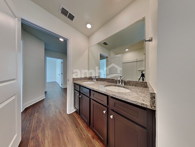 Building Photo - 909 Headland Wy