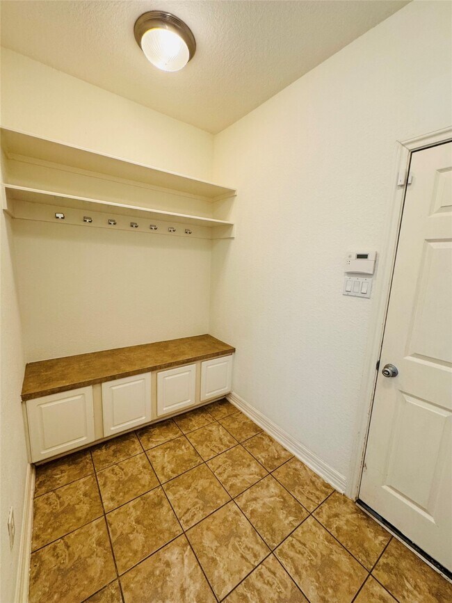 Building Photo - 3106 Mossy Trail Ln