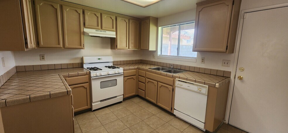 Building Photo - 5113 Gaylene Ave