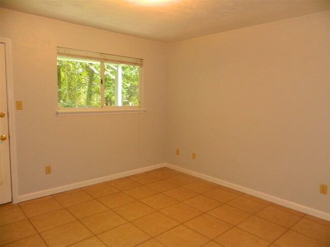 Building Photo - 463 Richview Park Cir E