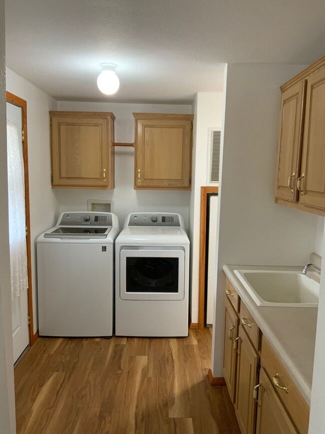Building Photo - 3 Bedroom 2 Bath Home for Rent in Ephrata
