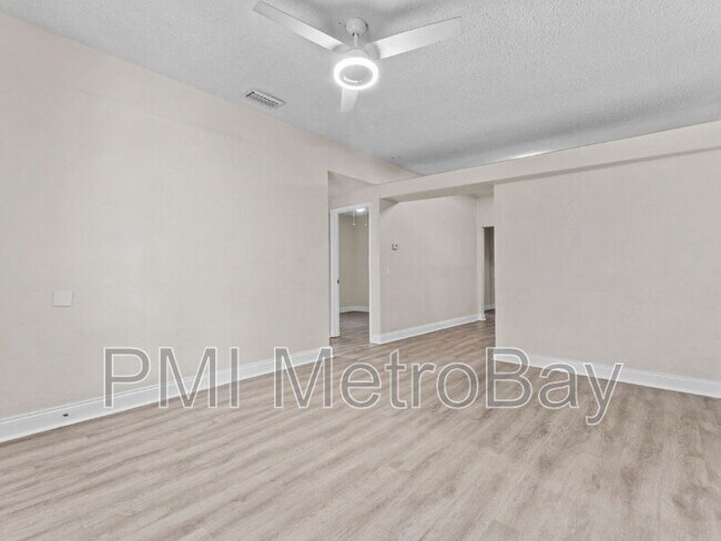 Building Photo - 8210 N Klondyke St