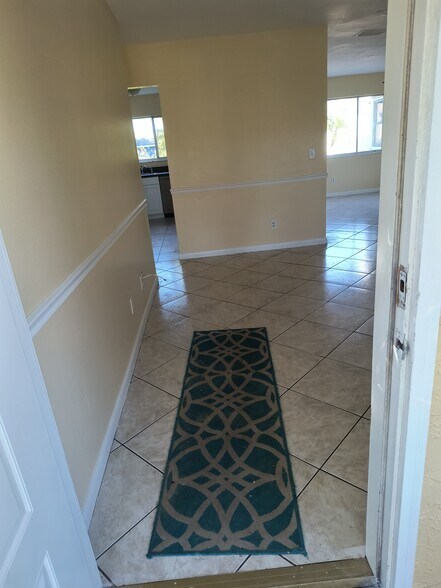 ENTRANCE - 399 SE Oakridge Dr