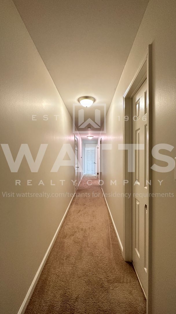 Building Photo - 4 Bedroom, 4.5 Bath Home in Heart of Hoover