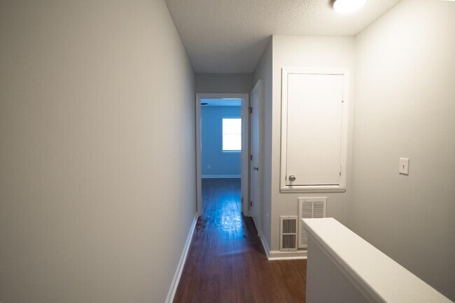 Building Photo - 944 Bonham Ave