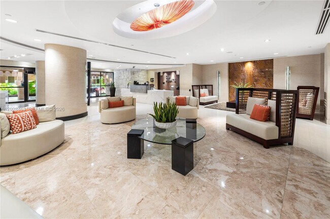 Building Photo - 2555 Collins Ave