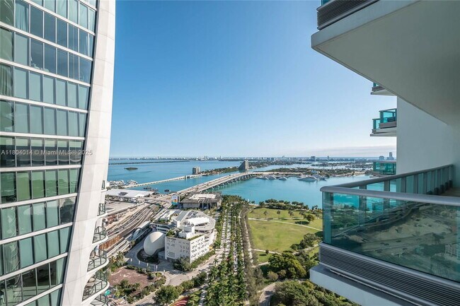 Building Photo - 900 Biscayne Blvd
