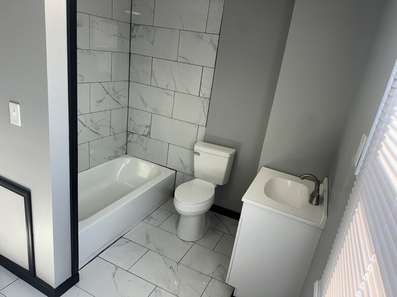 Building Photo - 706 Church St