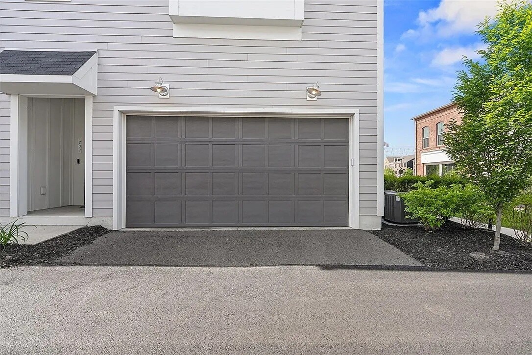 Building Photo - 303 Tillary Ln