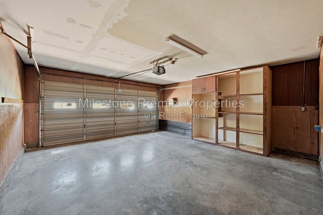 Building Photo - 302 Iowa St