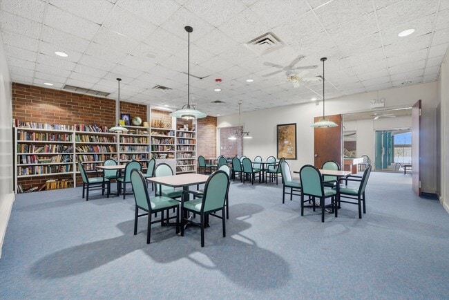 Building Photo - 4000 Triumvera Dr