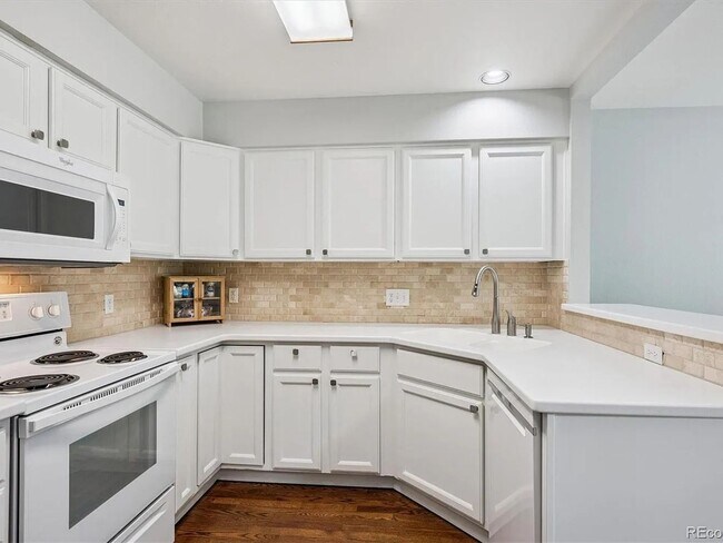 Building Photo - Charming 4BR Townhome in Thornton