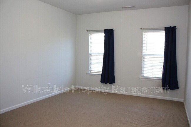 Building Photo - 200 Birdsgrove Ct