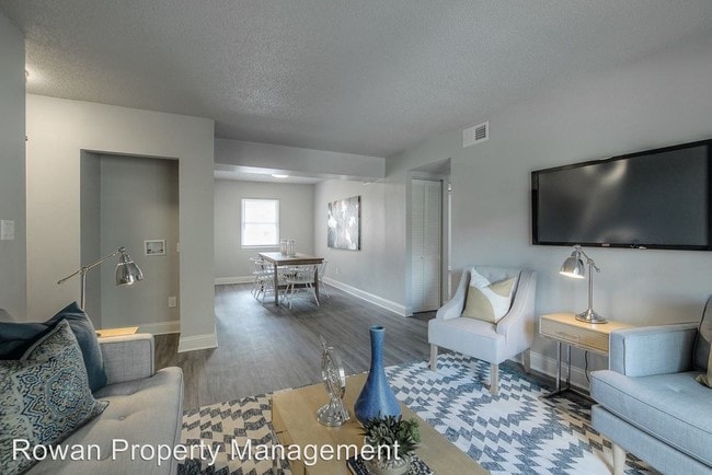 Building Photo - 2 br, 1 bath Apartment - 423-427 Maple Blvd.