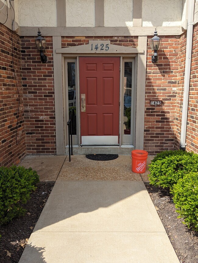 Building Photo - 1425 Willow Brook Cv
