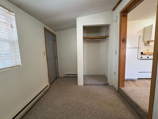 Building Photo - $750 | 1 Bedroom, 1 Bathroom Apartment | Pet Friendly | Available for an Immediate Move In!