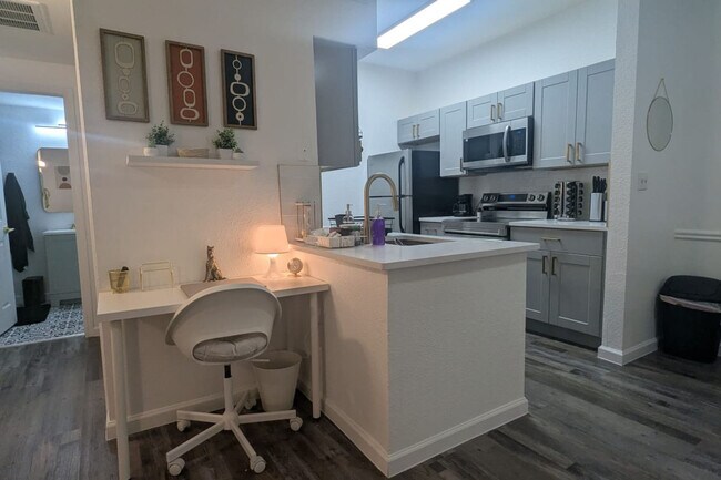 Building Photo - 2929 Kings Rd