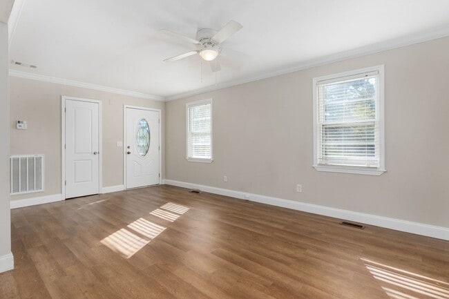 Building Photo - Beautifully updated, all-brick home located in the prime location of Irmo, SC