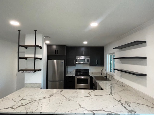 Building Photo - 8811 Bay Pointe Dr