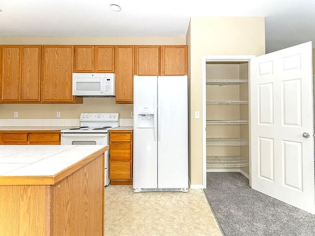 Building Photo - 176 SE 43rd Ave