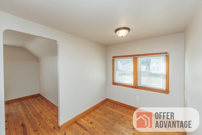 Building Photo - 3026 Torrington Ave