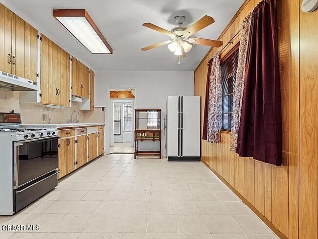 Building Photo - 3222 Frankfort Ave