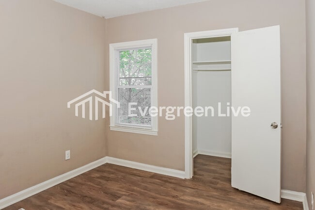 Building Photo - 1501 Tower St SE