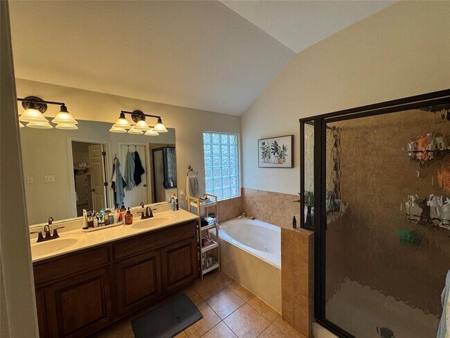 Building Photo - 621 Basie Bend