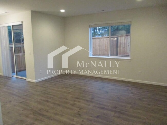 Building Photo - 3 Bedroom, 2.5 Bathroom Andasio Villiage Home in Port Orchard