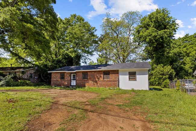 Building Photo - Stylish & Newly Renovated 4 Bedroom 2 Bath...