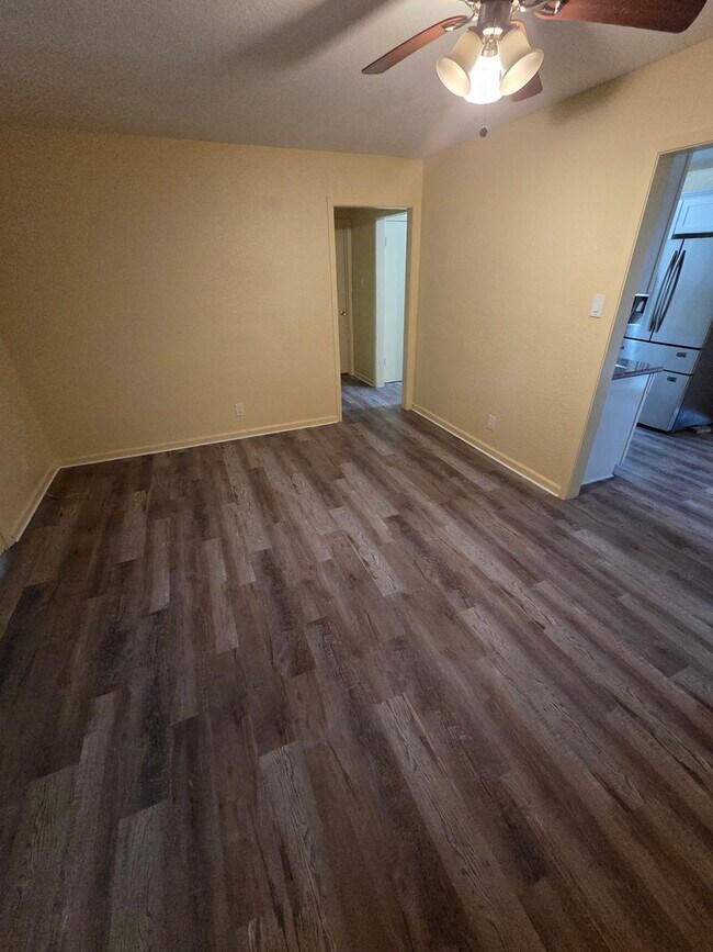 Building Photo - 4 bedroom 1.5 bathroom house!  HOUSING ACC...