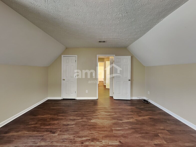 Building Photo - 114 Bridgewood Dr