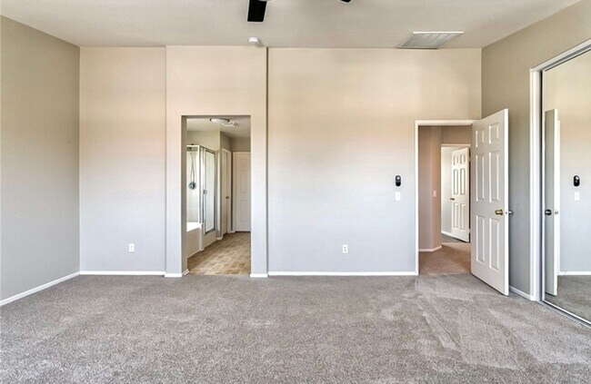 Building Photo - Beautiful 3 Bedroom Mapleton Home on a Residential Cul-De-Sac Street!