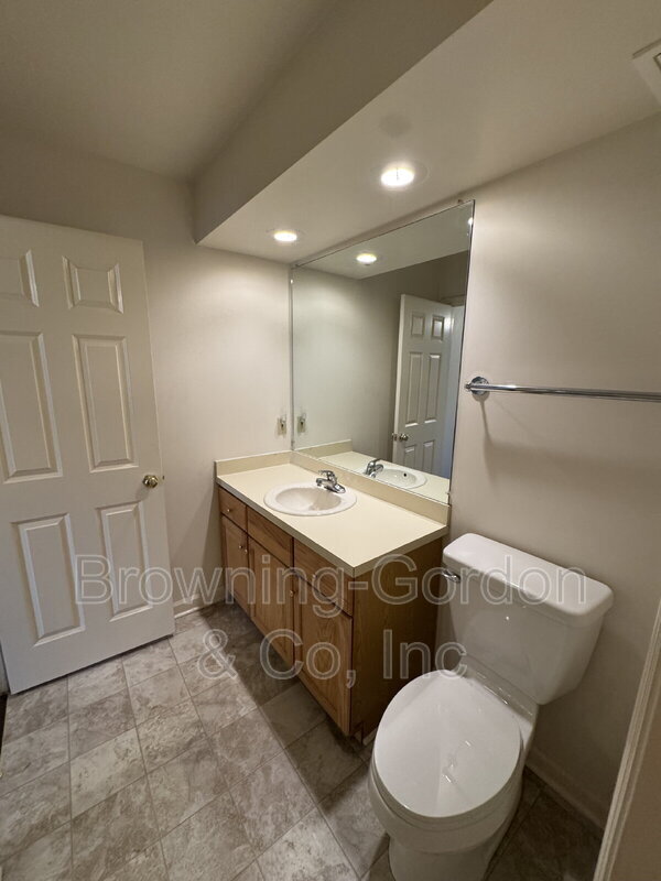 Building Photo - 5025 Hillsboro Pike