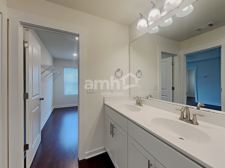 Building Photo - 467 Camp dr