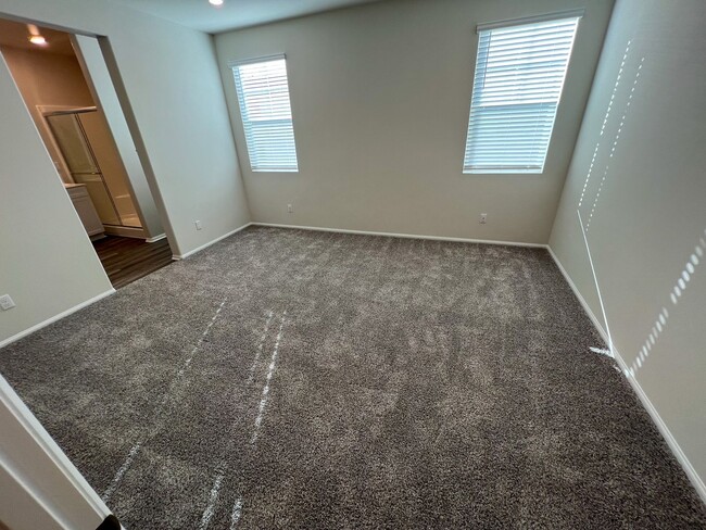 Building Photo - Brand new Condo with SOLAR for LEASE in Te...